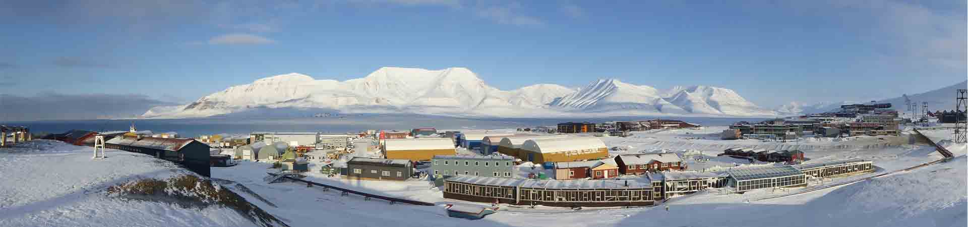 Photo of the Svalbard town of Longyearbyen where the students stay