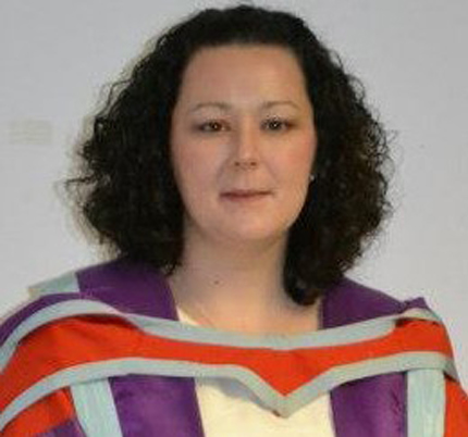 Photo of SAMS graduate Dr Tracy White who works as a microbiologist