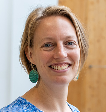 Head and shoulder photo of Dr Suzi Billing on the beach outside SAMS