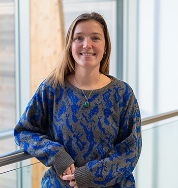 Porfile picture - Dr Reina Veenhof wearing a blue jumper