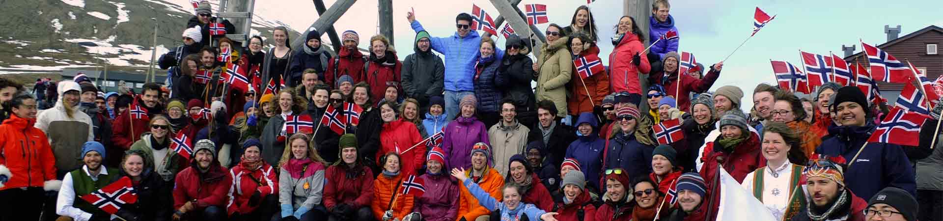 Large number of UNIS students on the first day the sun is back in Svalbard