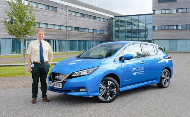 Deputy Director Prof Axel Miller receives delivery of SAMS' electric car