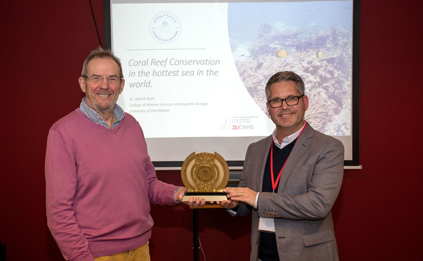 Dr Henrik Stahl, right, presents SAMS Director Prof Nicholas Owens with the University of Khorfakken plaque.