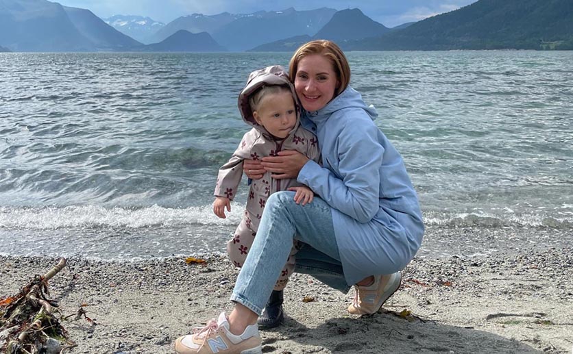 Yuliia Buhlak, pictured in Norway with her duaghter, Sofia, has reconnected with SAMS to develop a business idea to use discarded fish skins to make leather fashion accessories.